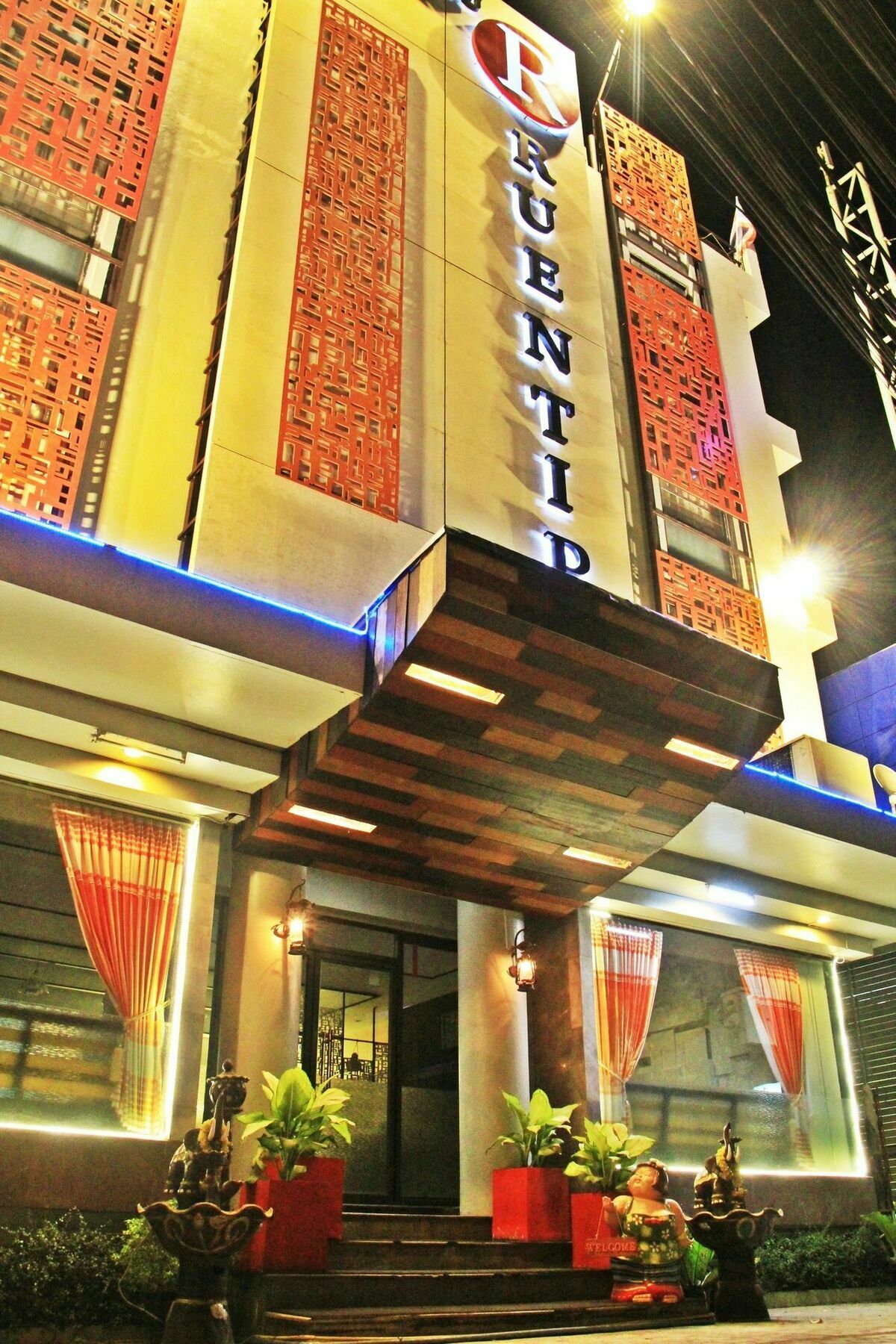 โรงแรมเรือนทิพย์ เชียงราย Ruean Tip Hotel Εξωτερικό φωτογραφία